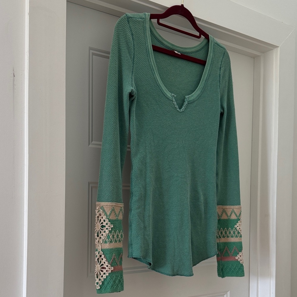 Free People RARE! kombucha Mint Green Long-Sleeve Crochet Cuff Thermal Tee Sz.M